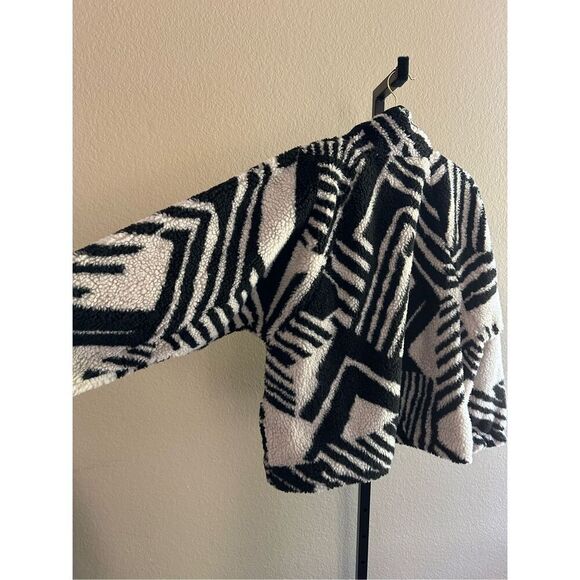 Elan Ember Sherpa Coat in Black and Beige Size S - Picture 9 of 11